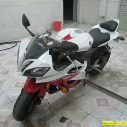 09年雅马哈R6摩托车